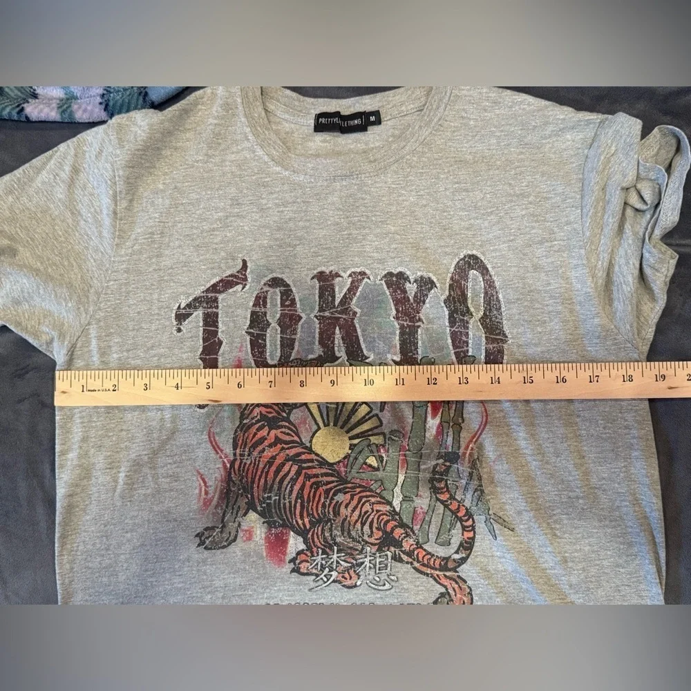 Pretty Little Things Gray Short Sleeve Tokyo T-Shirt Cotton Tiger Logo Sz M